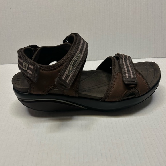 MBT Men\'s Brown Size 42 US 8-8.5‎ Jawabu Sandal Walking Sandals main image 0